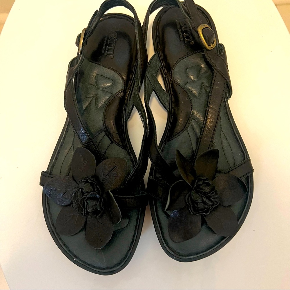 BORN•Flat Leather Sandals•BLACK with Leather Flower Detail•SIZE 6 - Picture 5 of 16